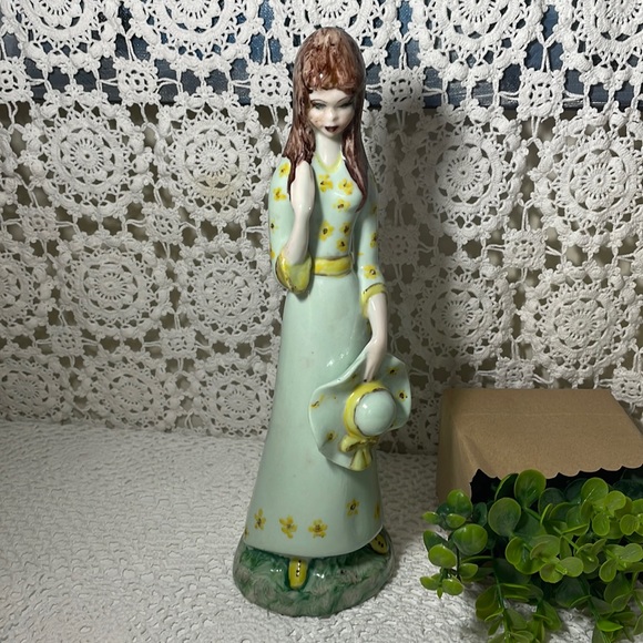 Porcelain figurine “ girl with a sunhat” - Picture 1 of 9